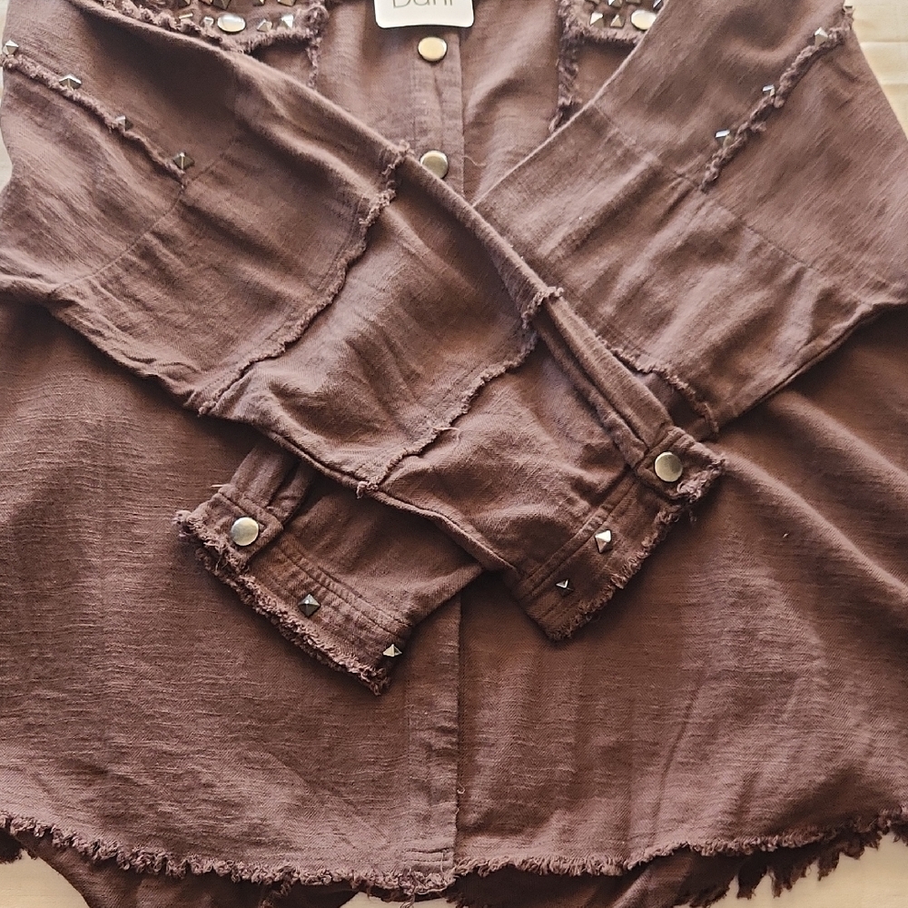NWT DAVI & DANI Brown Button Down Shirt - Picture 6 of 10